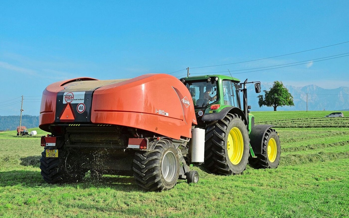 Gefragte Ballenpressen: Letztes Jahr wurden 8000 Rundballen über die Genossenschaft gepresst. 