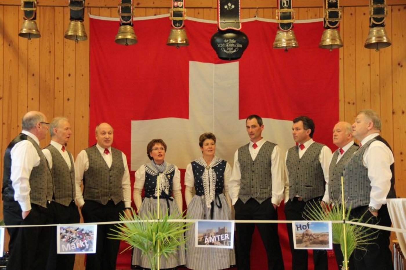 Das Jodeldoppelquartett Raurach unter der Leitung von Stefan Kälin, Präsident Bauernverband beider Basel (3. v.l.), verschönerte den Nachmittag mit gefühlvollen Jodelliedern wie „Mir bitte um de Säge“.