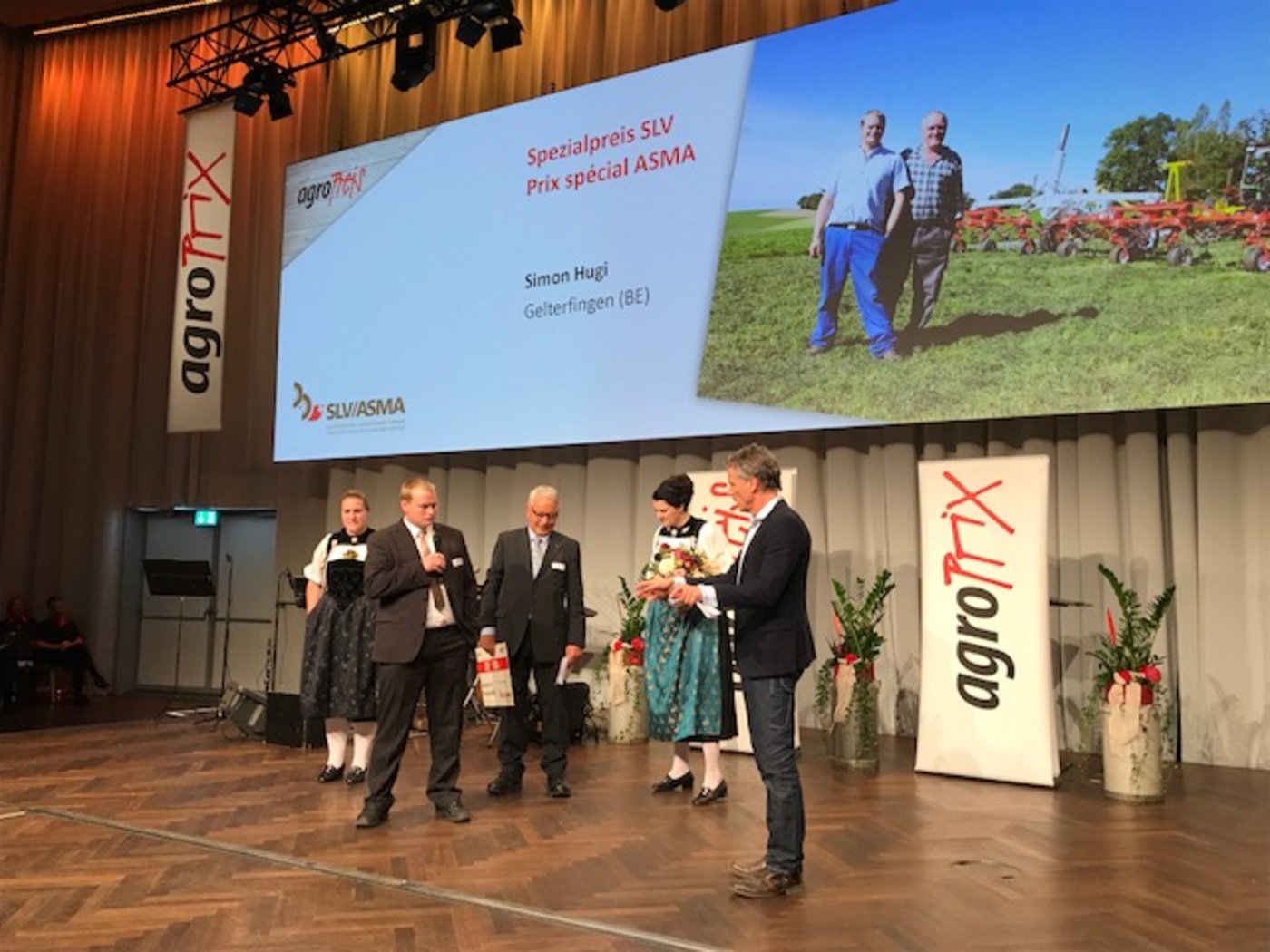 Mit seinem Doppel-Kreiselheuer für Hanglagen holte Simon Hugi aus Gelterfingen BE den Landmaschinen-Sonderpreis. (Bild akr)