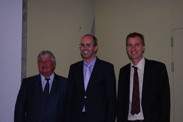 Begrüssten Lukas Barth (Mitte) als neues Vorstandsmitglied in der Branchenorganisation Milch: Präsident Markus Zemp (links) und Geschäftsführer Stefan Kohler (rechts). (Bild Julia Schwery)