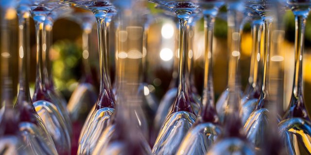 Der «Swiss Wine Summer» macht den Ausschank von Schweizer Weinen für Hotellerie und Gastronomie attraktiver. (Bild Pixabay)