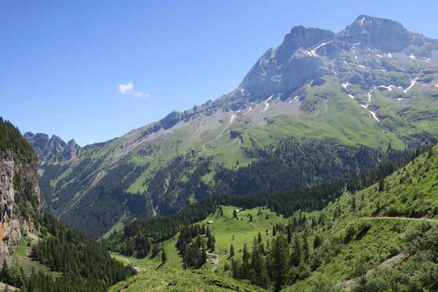 Blick von der Oberalp hinunter zur Gossalp.