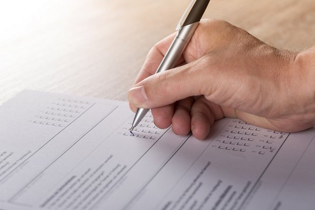 HAFL-Studiernde starten Umfrage zur Altersvorsorge in der Landwirtschaft In der Umfrage werden Fragen zur Hofübergabe, zu Wohnrechten, der Pensionskasse und Investitionen gestellt. (Bild Pixabay)