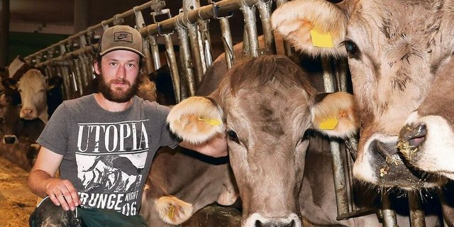 Jonas Fries ist zwar nicht auf einem Landwirtschaftsbetrieb aufgewachsen, verbrachte aber schon als Kind viel Zeit bei den Tieren auf dem Hof seiner Gotte.