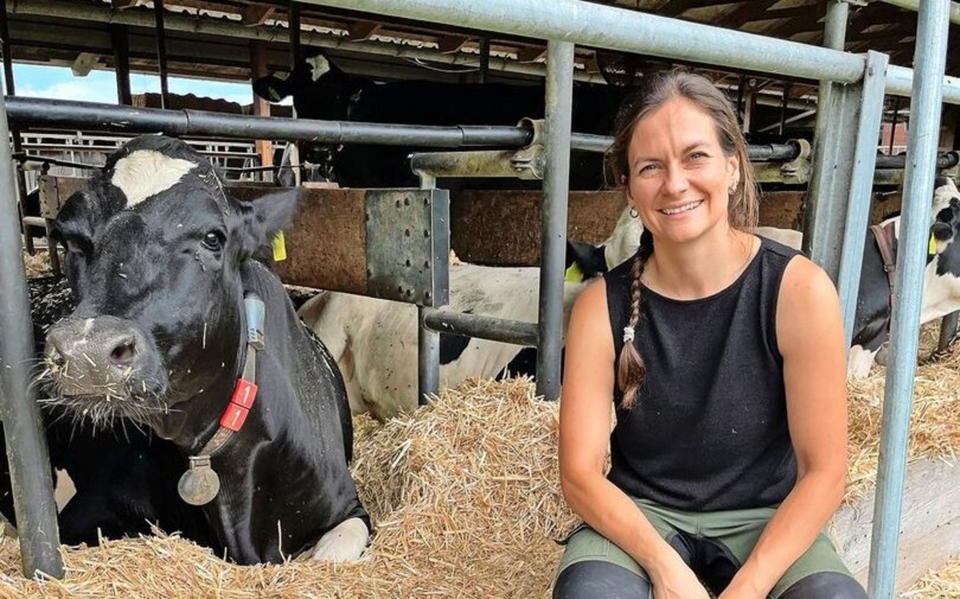 Meisterlandwirtin Vreni Spitz ist nebst der Feldarbeit für die Milchkühe zuständig.
