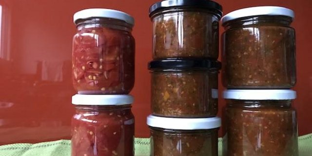 Wer mit dem Kombisteamer sterilisiert, kommt ohne Hektik und verbrannte Finger zu eingemachtem Gemüse und Früchten. (Bild Lisa Vogt Altermatt)