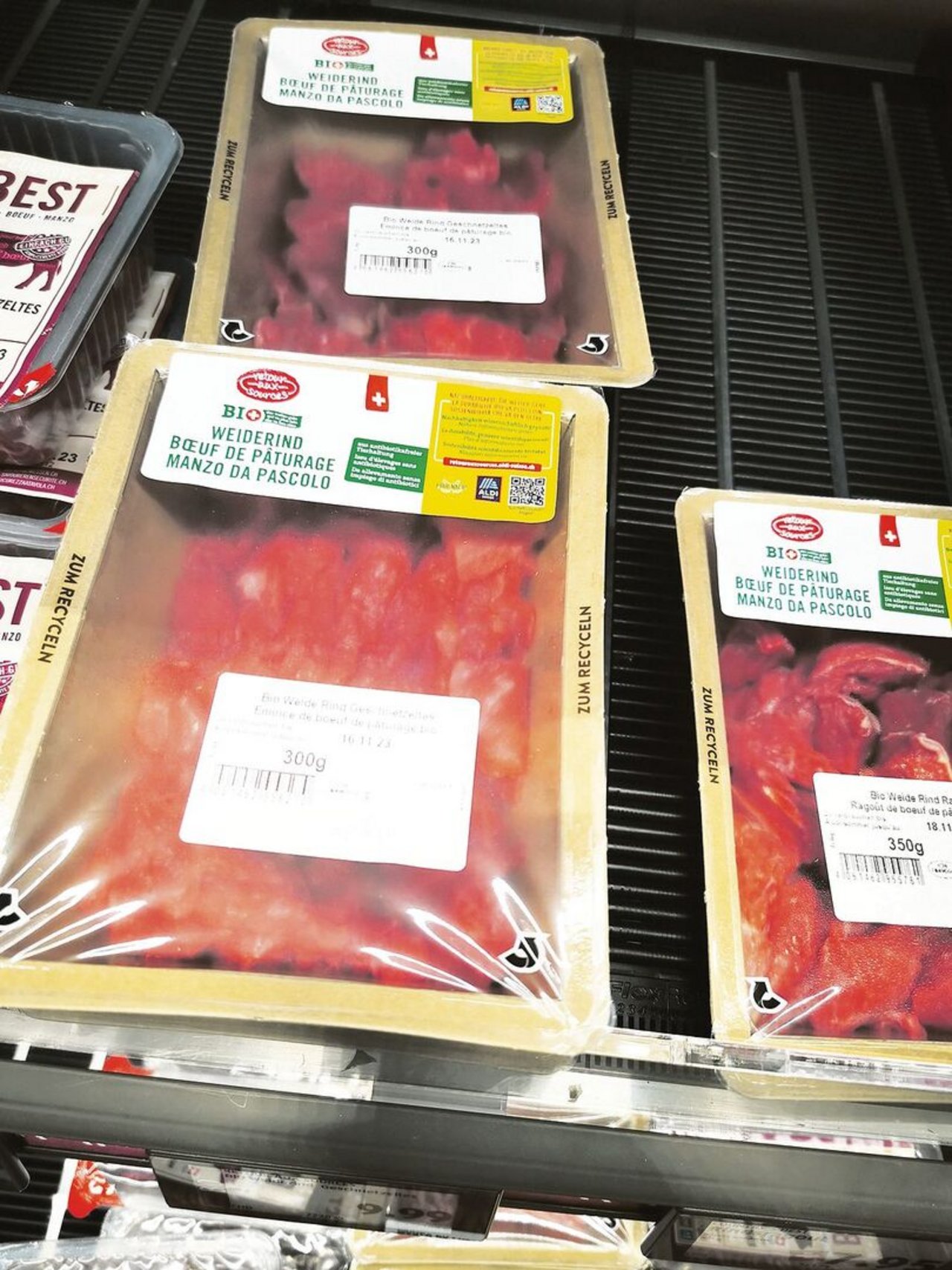 Antibiotikafrei wird neu bei Aldi gross ausgelobt. Die Bauern wussten bis vor wenigen Wochen nicht, dass sie so produzieren müssen.