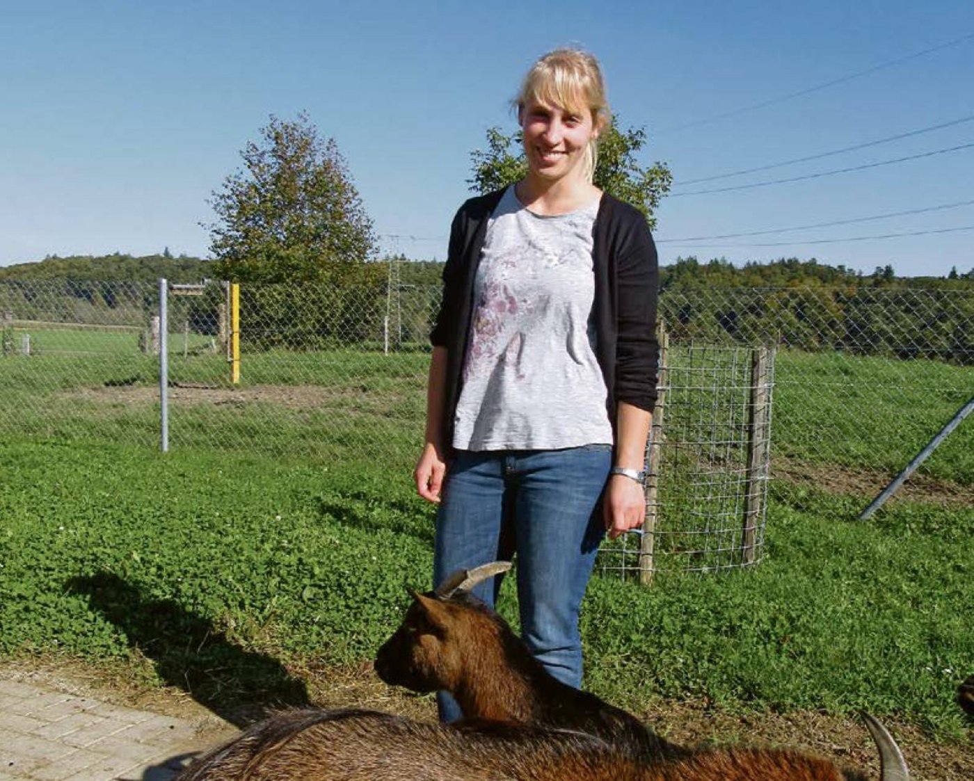 Ihr fröhliches Lachen hat Bettina Heidelberger schon zu einem Job in der Stadt Zürich verholfen. Ihr Herz schlägt aber für Landwirtschaft und Natur und deshalb ist ihr Platz auf dem Land. (Bild mr)