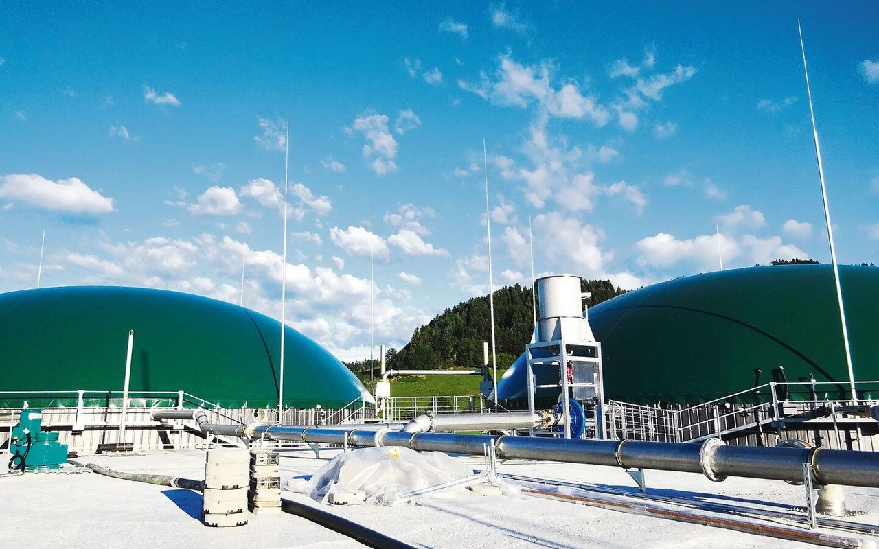 Biogasanlage auf einem Landwirtschaftsbetrieb. Meist wird daraus Strom und Wärme produziert. Gefragt ist aber auch Biogas zur Einspeisung in das bestehende Gasnetz. 