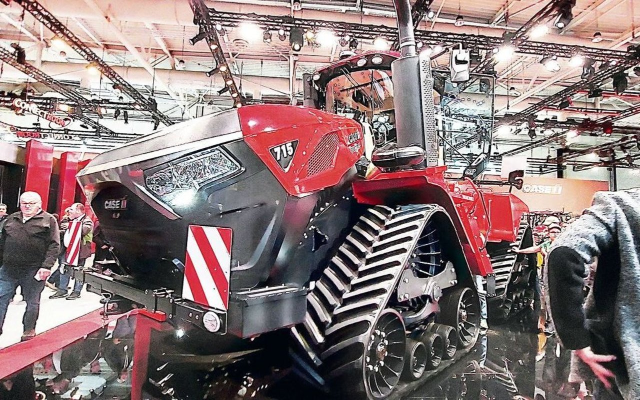 Der neue Raupentraktor Case IH Quadtrac 715 bringt Höchstleistungen bis zu 778 PS und wiegt fast 30 Tonnen.