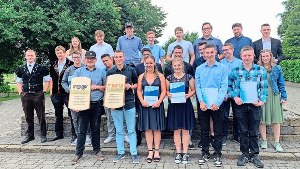 Die Klasse 3a mit Ab Die Klasse 3a mit Abschluss als Landwirte EFZ am BBZN Hohenrain.