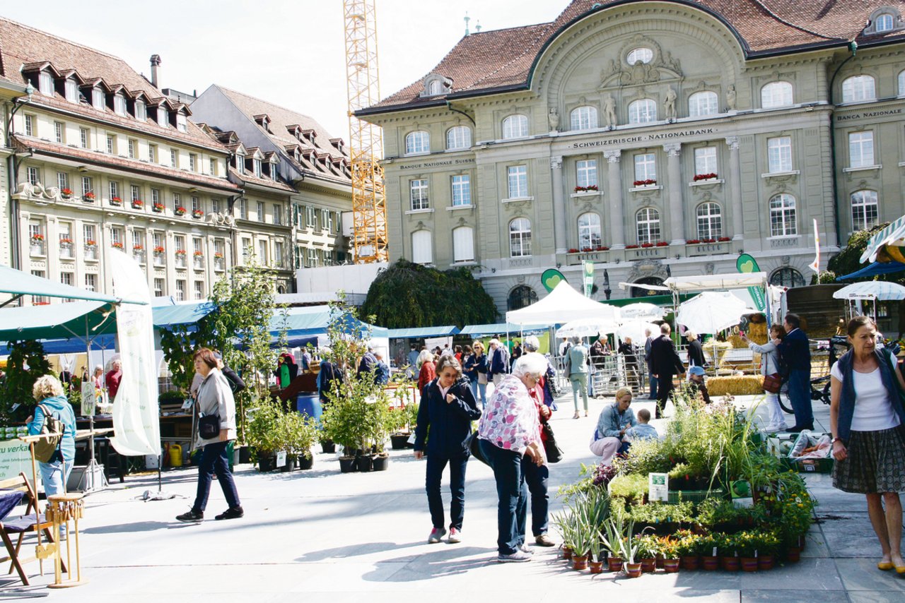 Der Bio-Märit bietet den Produzenten die Möglichkeit, sich auf dem Bundesplatz den Konsumenten zu zeigen, mit diesen ins Gespräch zu kommen und ihre Produkte zu präsentieren. 