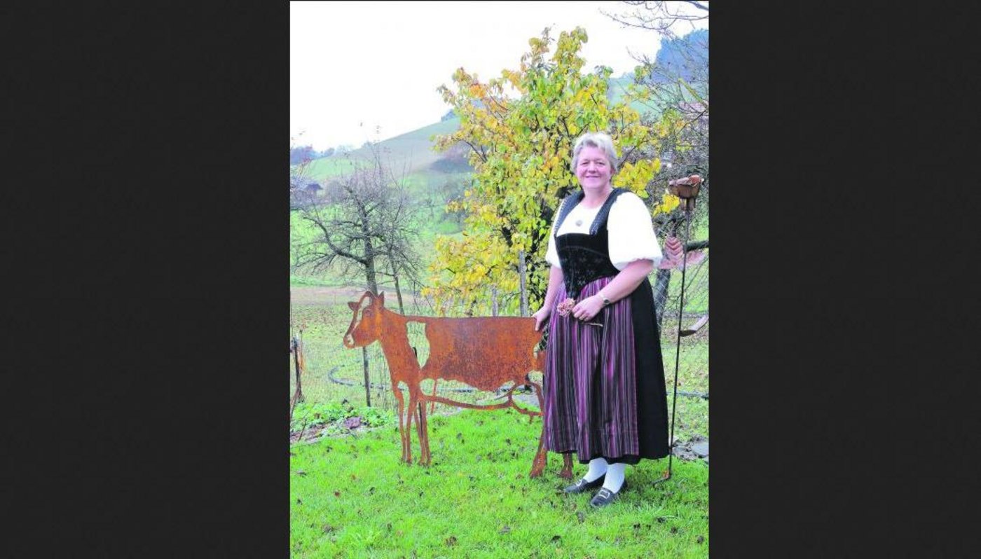 Am Liebsten trägt Käthi Sommer ihre Berner Tracht. Diese Leidenschaft wurde ihr bereits von ihren Eltern in die Wiege gelegt. (Bild Barbara Heiniger)