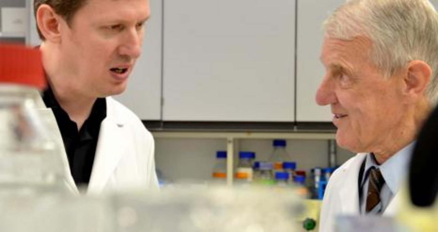 Christian Wolfrum (r.) zusammen mit Max Rössler. (Bild: Michael Keller/ETHZ)