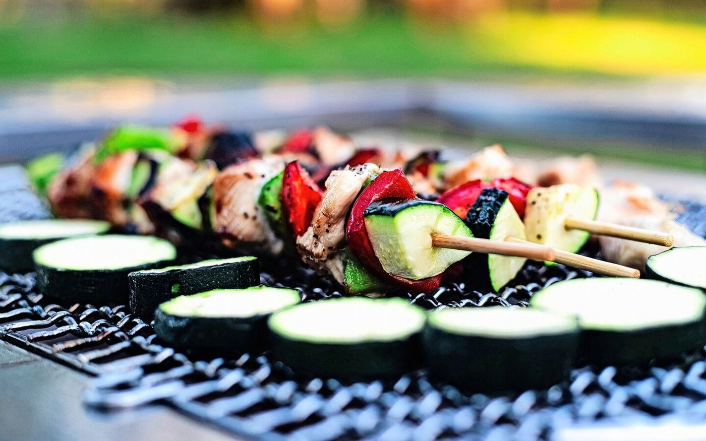 Das Grillkäserezept vom Ebenrain (siehe Kasten) passt wunderbar zu grillierten Zucchetti. Unsere Redaktorin Andrea Wyss hat es getestet.