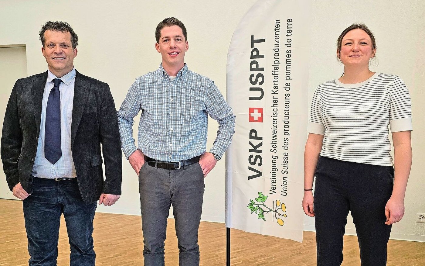 Ruedi Fischer (links) ist als Präsident des VSKP nach 18 Jahren zurückgetreten. Sein Nachfolger ist Niklaus Ramseier, der die Geschäftsführung an Lara Stamler übergeben hat.