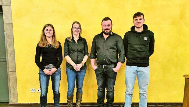 Abtretende Präsidentin Michelle Schenk-Wyss (2.v.l.), Nachfolger Simon Messerli (3.v.l.), Louisa Amstutz (l.), Lukas Wyss (r.).