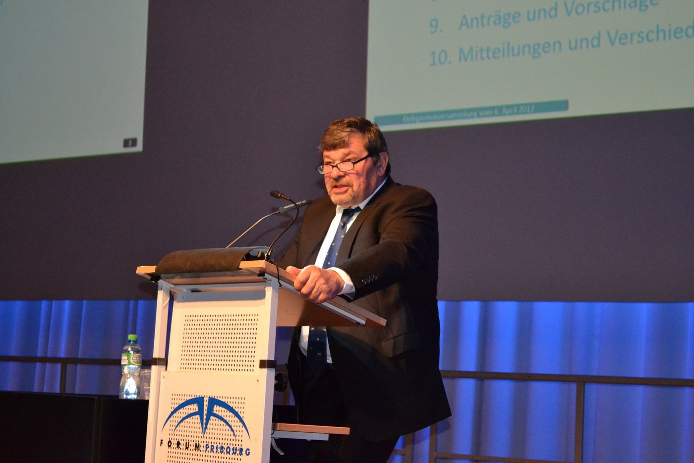 Andreas Hitz, Präsident des Schweizerischen Holsteinzuchtverbands, ärgert sich über den schweizerischen Milchmarkt.