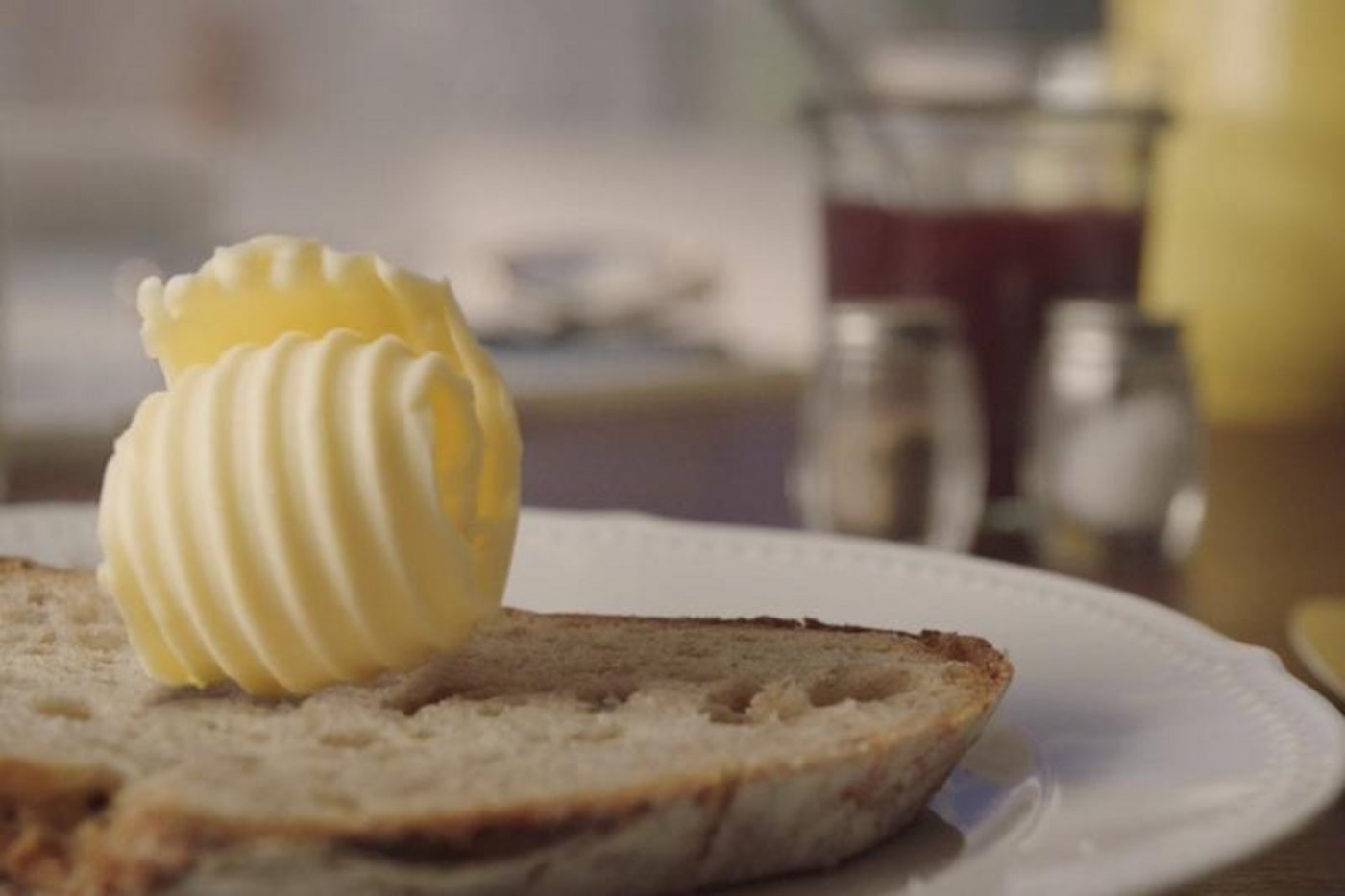 Suisse Garantie wirbt mit und für Schweizer Qualität. (Bild Screenshot Werbefilm)