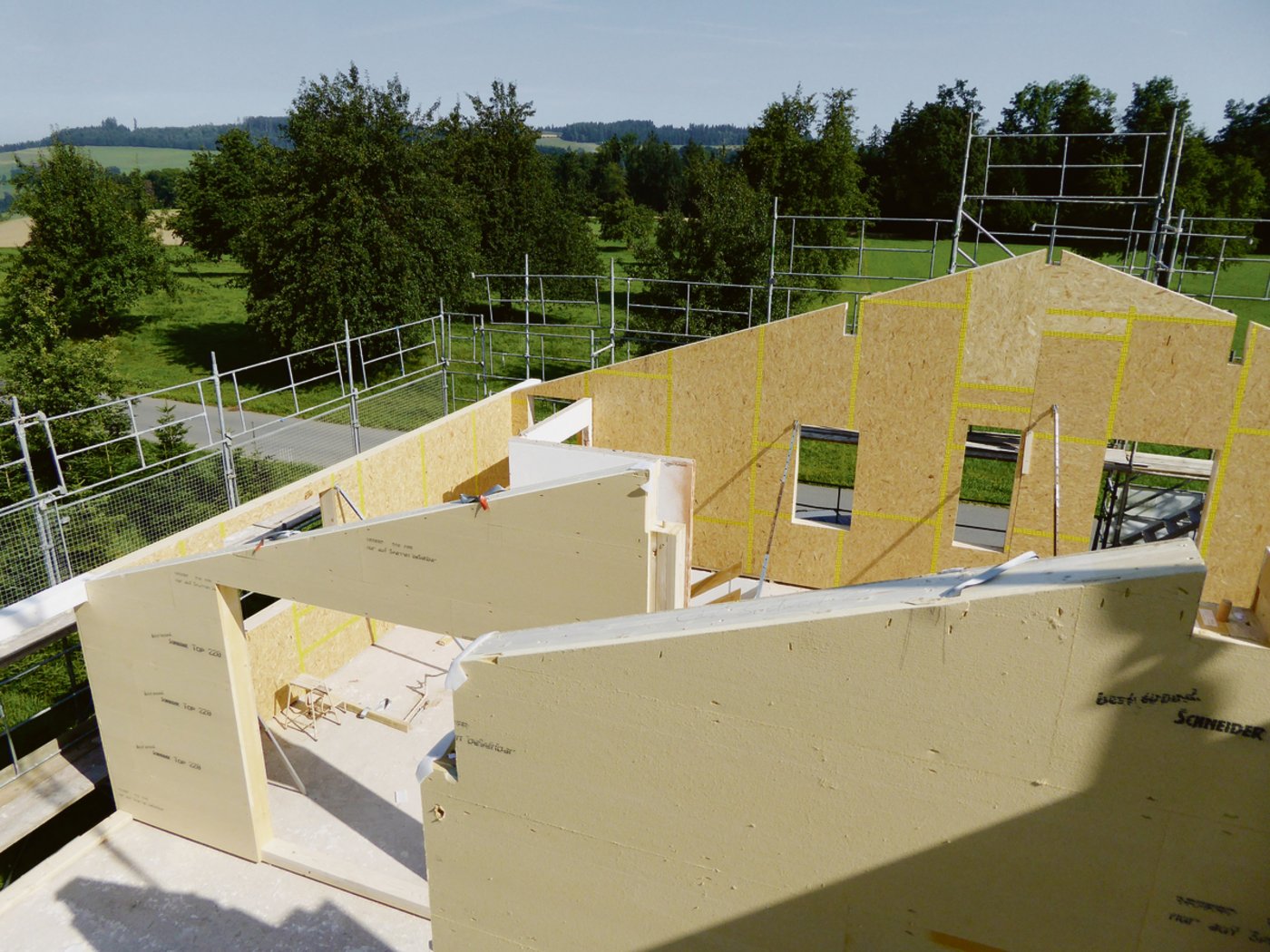Denk den vorgefertigten Holzelementen konnte sehr speditiv gebaut werden. (Bild Hubert Meier)