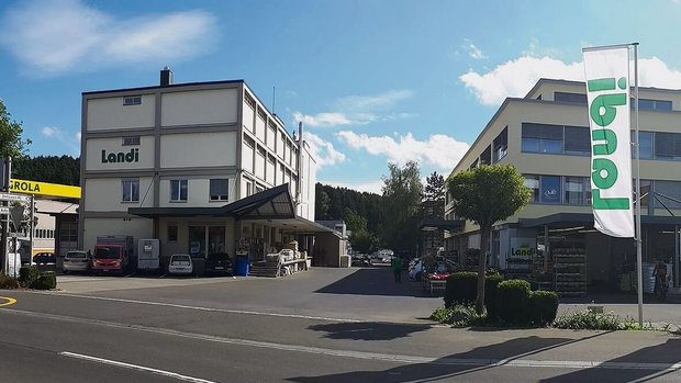 Das Landi-Agrarcente Das Landi-Agrarcenter mit Tankstelle in Hünenberg.