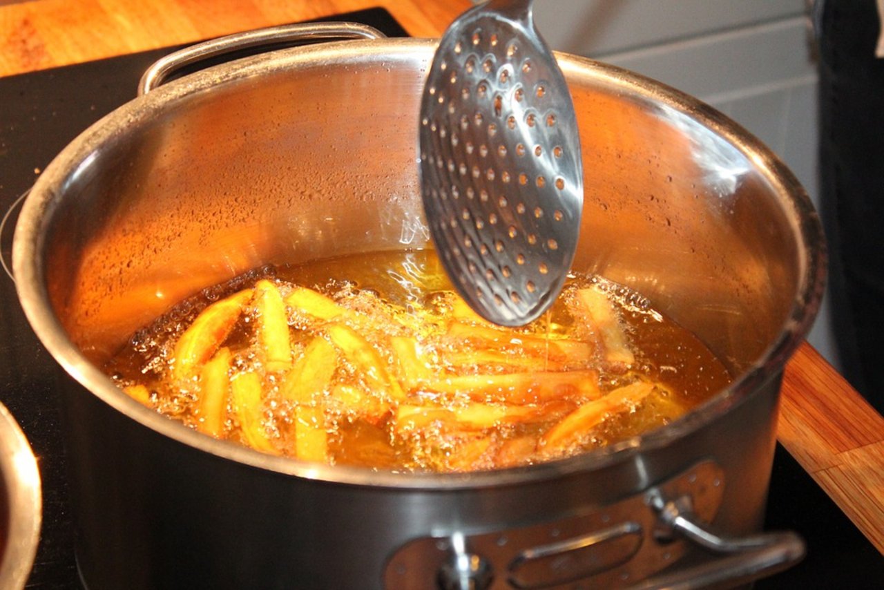 Acrylamid entsteht bei der Lebensmittelzubereitung unter hohen Temperaturen - beispielsweise beim Braten, Frittieren, Rösten und Backen. (Bild Pixabay)