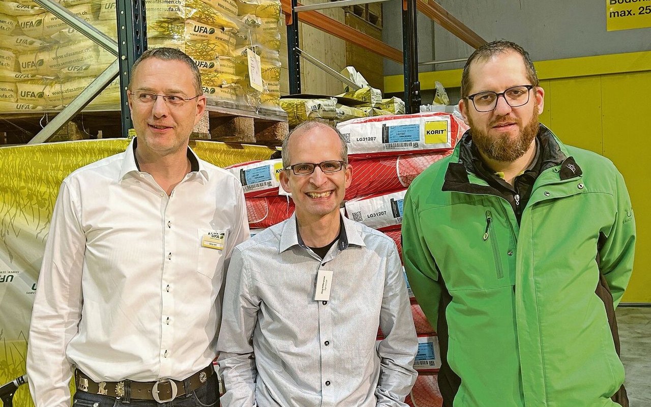 UFA-Samen-Geschäftsführer Jürg Jost mit Jürg Hiltbrunner von Agroscope und dem Westschweizer Verkaufsleiter Lukas Aebi. 