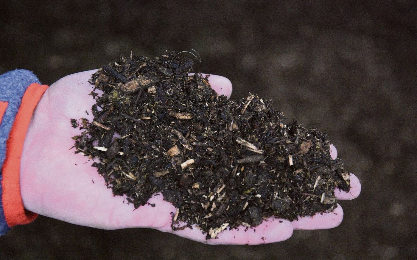 Das Restmaterial aus der Biogasanlage macht die Einstreu zum phosphorreichen Dünger. 