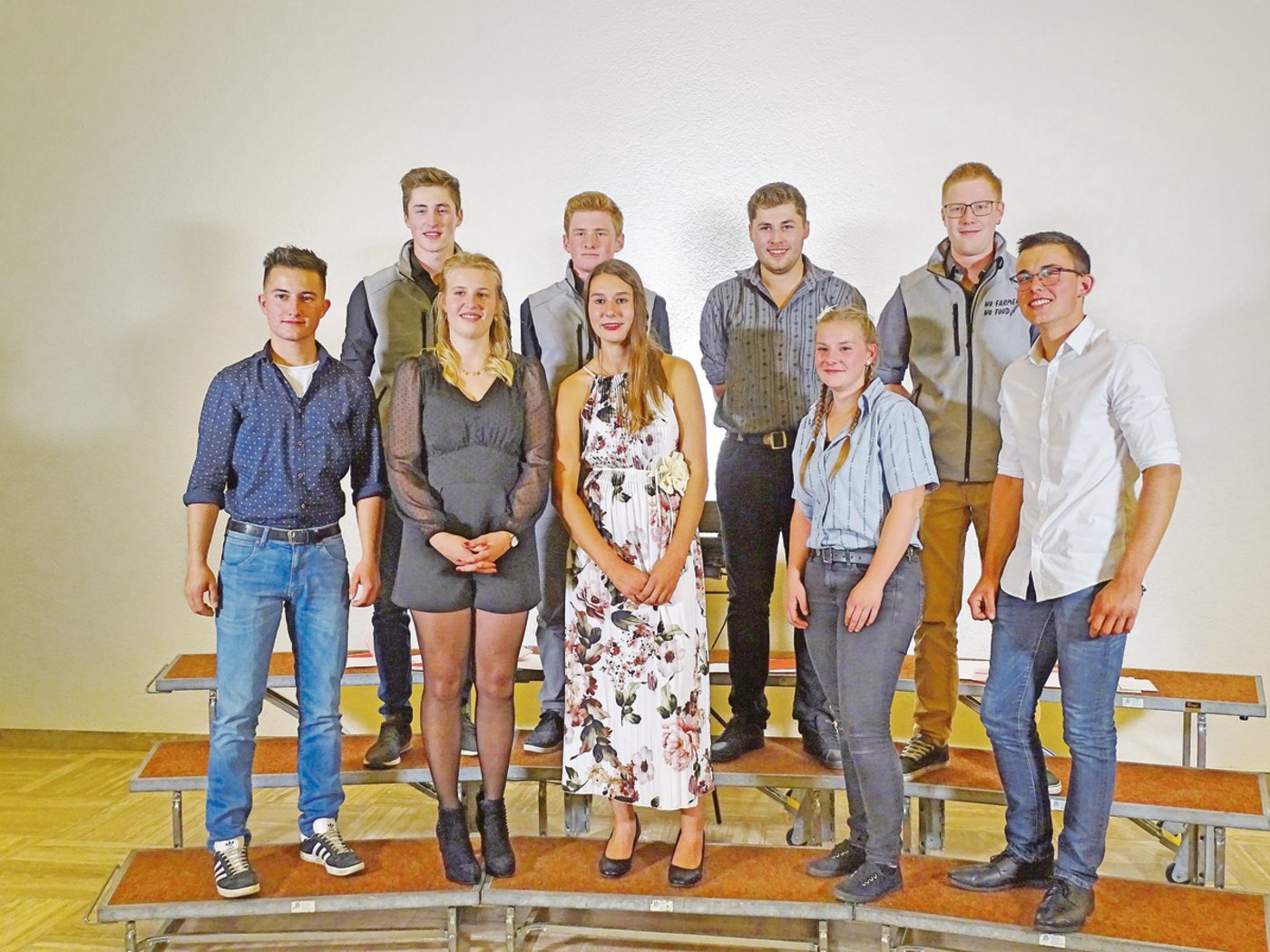 Diese frisch diplomierten Landwirtinnen und Landwirte EFZ der bilinguen Klasse haben ihre Ausbildung zweisprachig absolviert. 