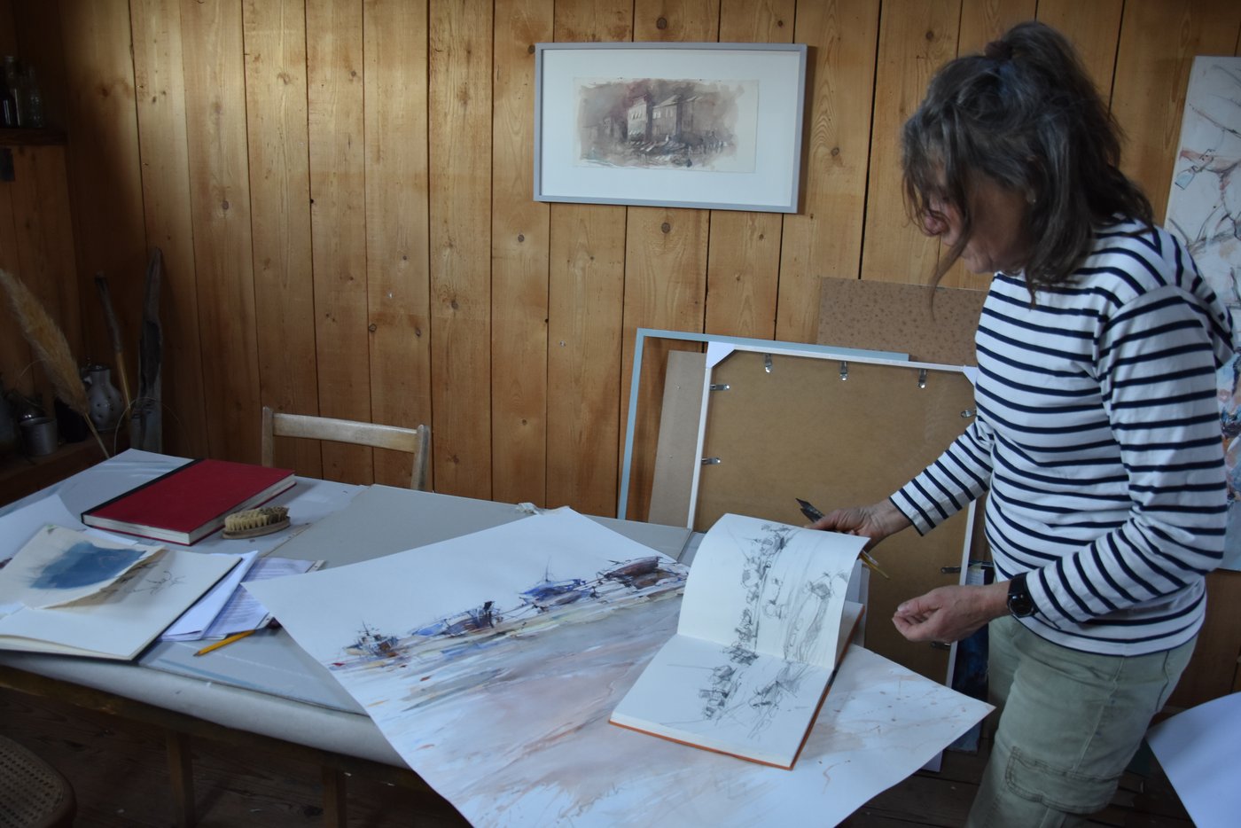 In ihren Ferien füllt sie manchmal ganze Skizzenbücher. (Bild BauernZeitung/sjh)
