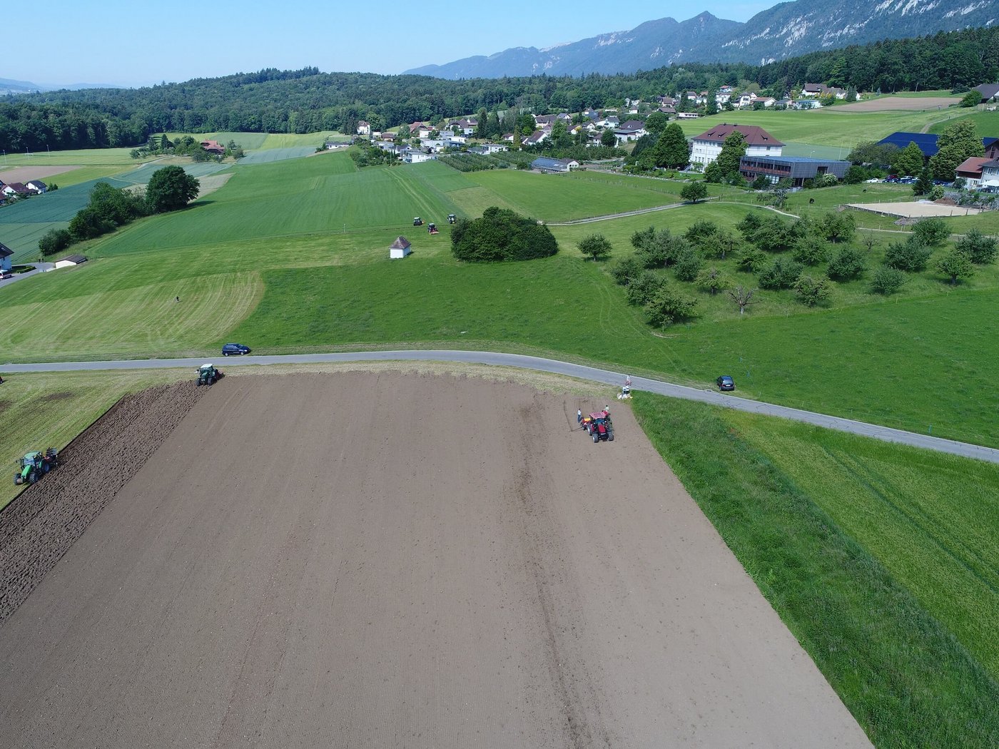 Aus der Luft sehen die Abschlussprüfungen besonders schön aus – egal, welche Herausforderungen vor ihrer Durchführung zu bewältigen waren. (Bilder zVg)
