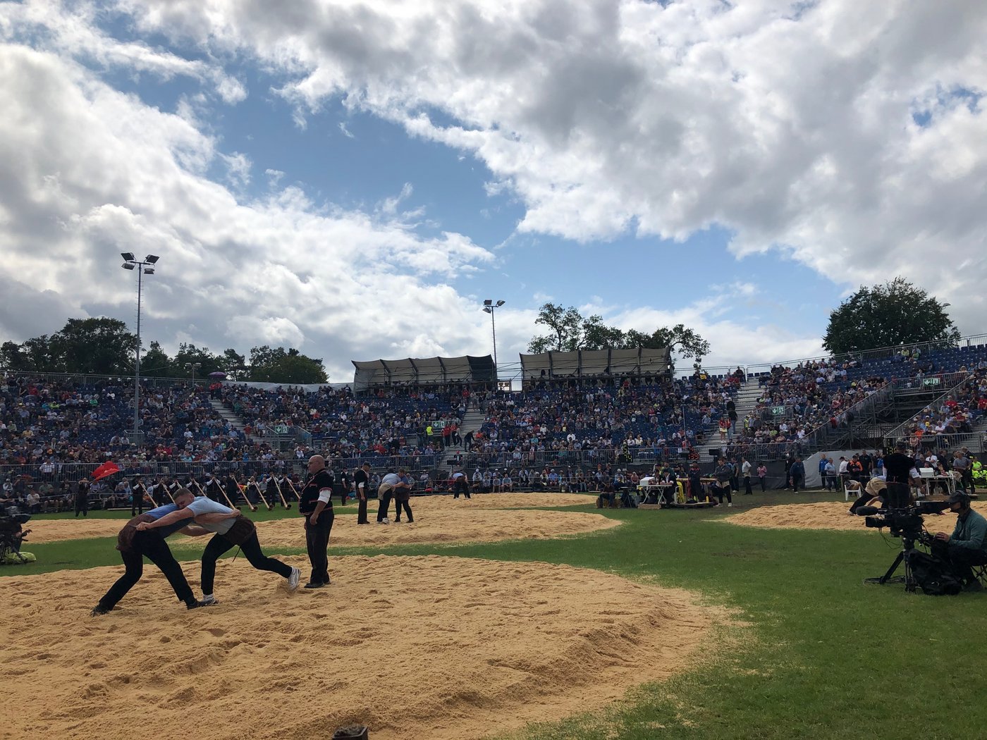 149 Schwinger und 9000 Zuschauer(innen) waren in Aarberg live dabei. (Bild sjh)