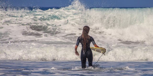 Surfen soll neuseeländischen Bauern helfen ihren Stress abzubauen. (Bild zVg)