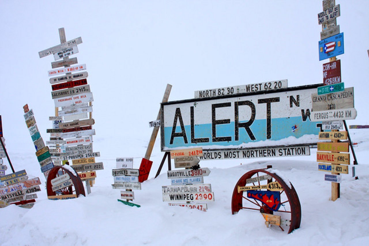 Alert ist die nördlichste dauerhaft bewohnte Siedlung der Erde. (Bild Flickr / Johannes Zielcke)