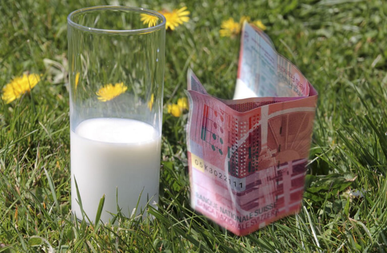 Die Migros-Milchverarbeiterin Elsa will den Produzenten-Milchpreis um 2,5 Rappen pro Kilo senken. (Bild lid)