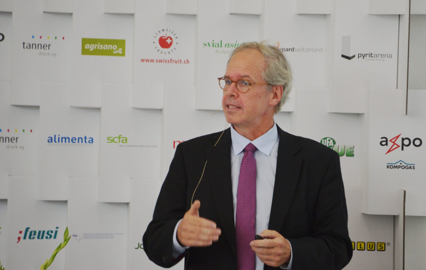 Thierry Carrel ist Herzchirurg und Direktor der Universitätsklinik für Herz- und Gefässchirurgie am Inselspital. Carrel ist in seiner Arbeit auf ein funktionierendes Team angewiesen.