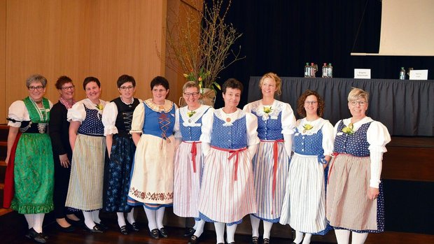 Die Vorstandsfrauen Die Vorstandsfrauen des Bäuerinnenverbands St. Gallen führten ihre Hauptversammlung in Mels durch.