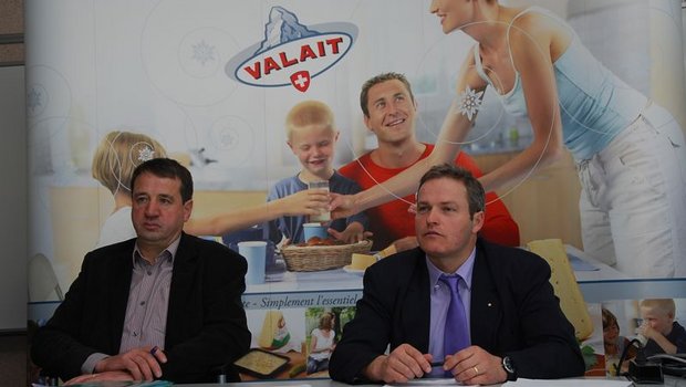 Der Präsident (links) Laurent Tornay und Vizepräsident Max Stalder des Walliser Milchverbands anlässlich der Pressekonferenz am Montag. (Bild J.R. Stucki)