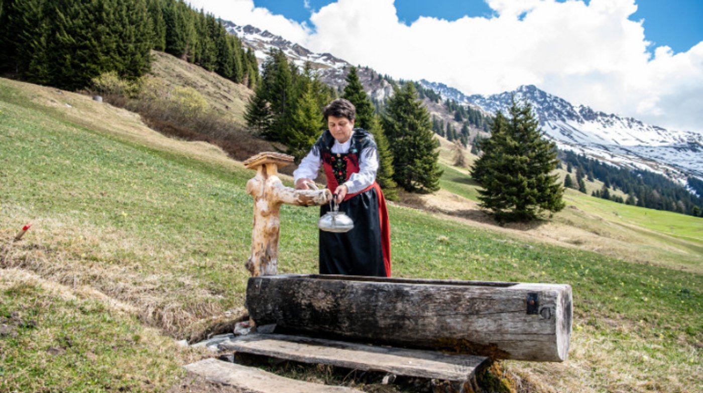 Rückzugsort: Auch wenn das Maiensäss weder über Strom noch über fliessend Wasser im Haus verfügt, kommt Karin Niederberger regelmässig hierher, um aufzutanken. (Bild Marion Nitsch)