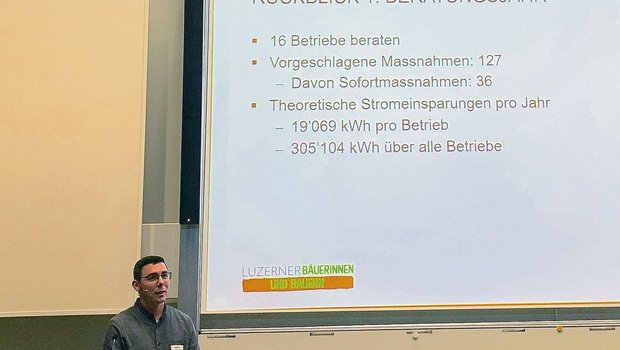 Raphael Heini informiert am Energie-Apéro über die Erfahrungen der Energieberatung der Luzerner Landwirtschaft. 