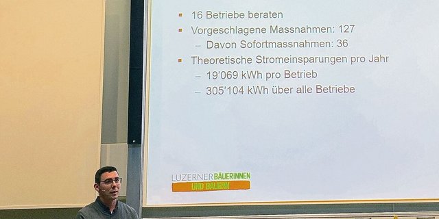 Raphael Heini informiert am Energie-Apéro über die Erfahrungen der Energieberatung der Luzerner Landwirtschaft. 