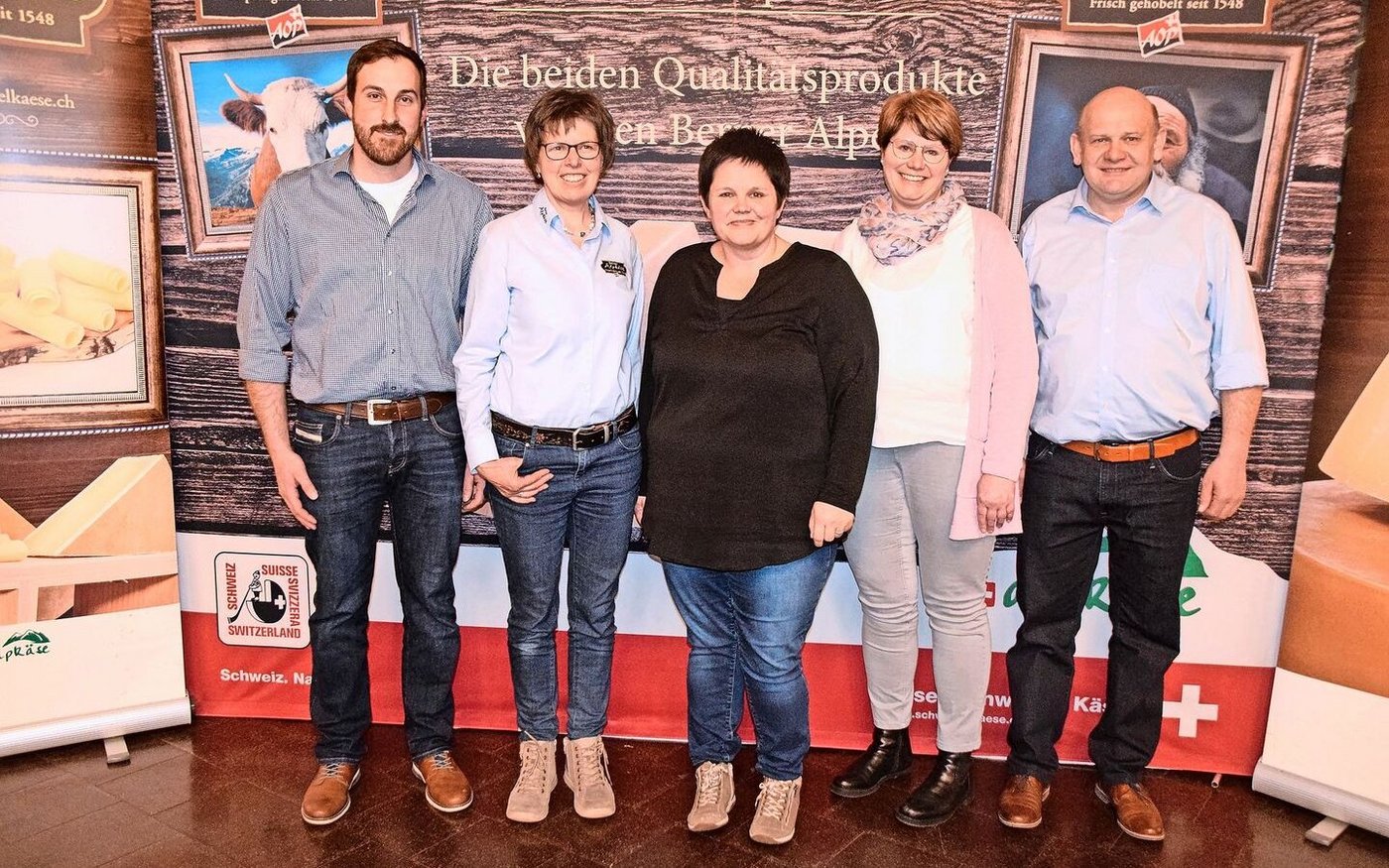 Präsident Ernst Wandfluh, Tanja Aellig, ehemalige Geschäftsführerin, Nachfolgerin Vreni Zurbrügg; Esther Gfeller war im Vorstand, Nachfolger Christoph Brechbühl (v. r. n. l.).