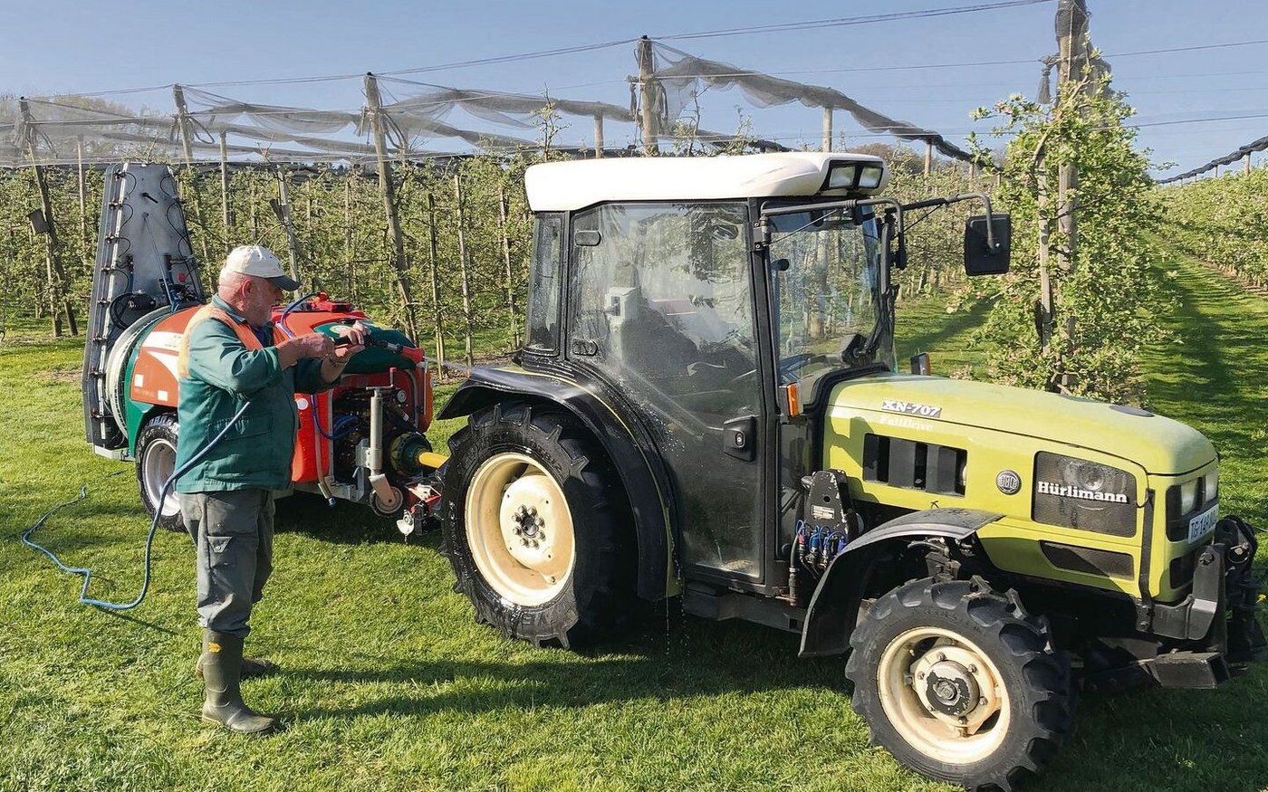 Feldspritzen sollen wenn möglich direkt auf dem Feld gewaschen werden. 