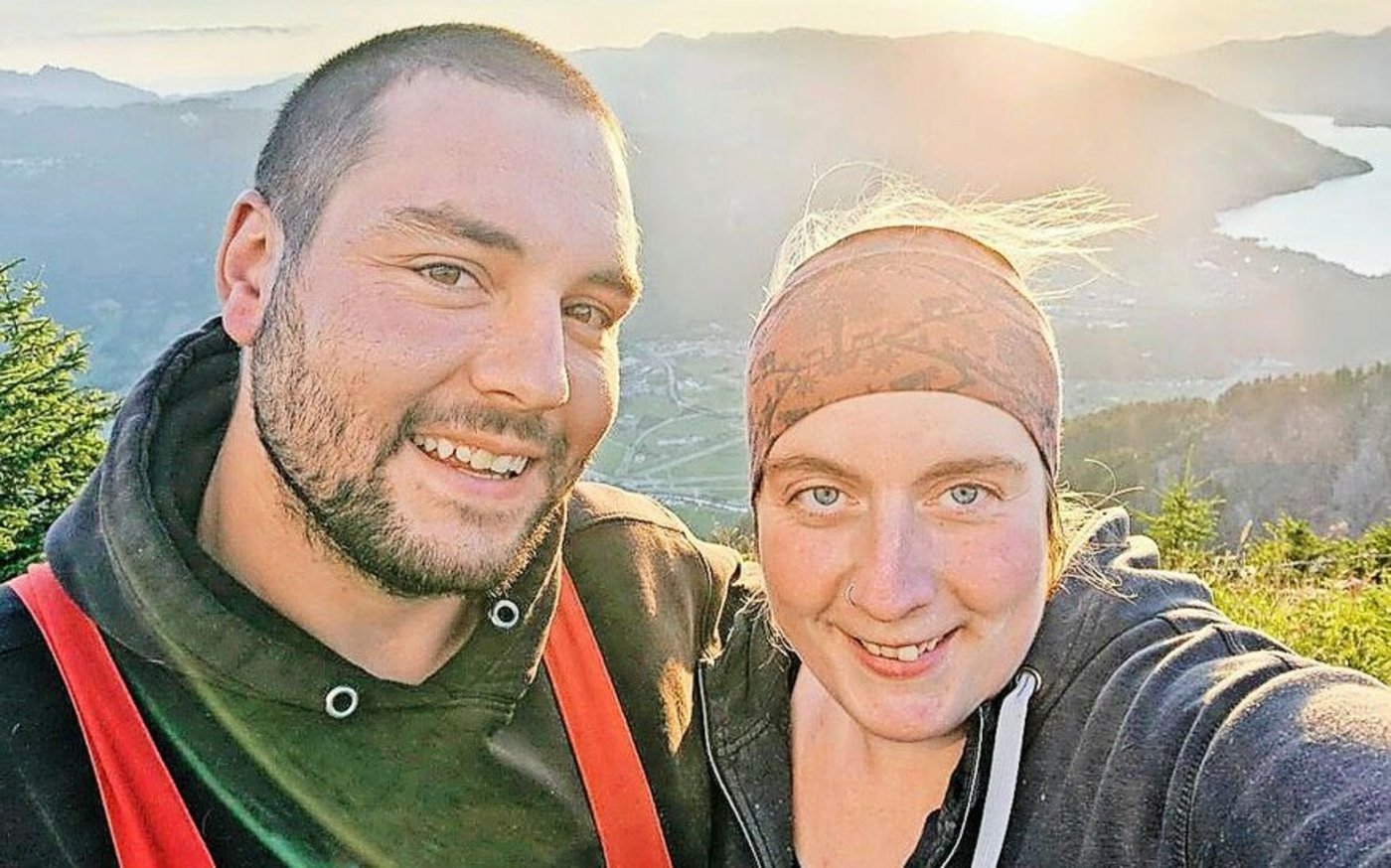Melanie Flückiger und ihr Freund Edi Lauber sind mit ihren Tieren auf der Alp Ausser Iselten am Südhang der Schynigen Platte.