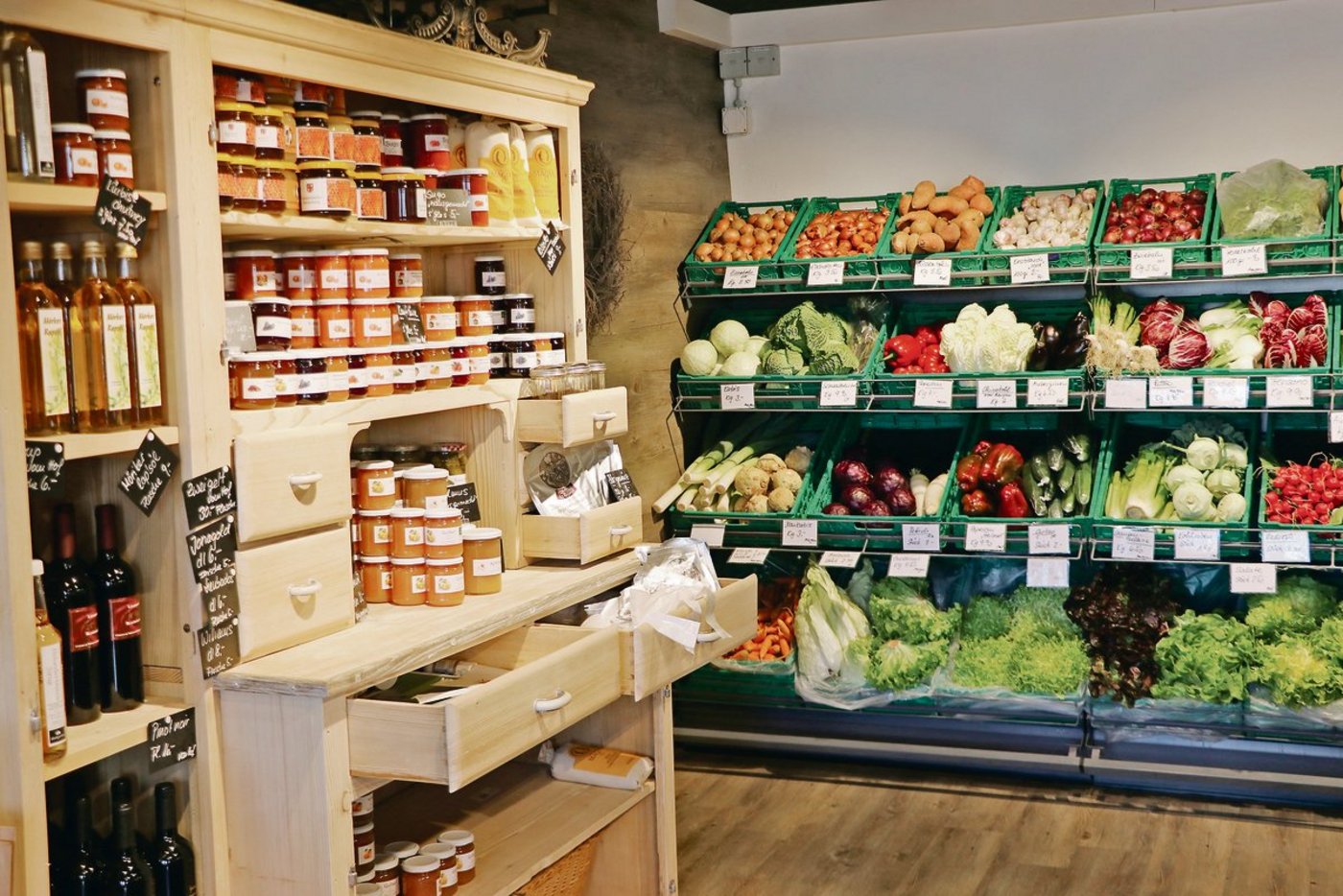 Ein Hofladen kann ein rentabler Betriebszweig sein, ist aber auch viel Arbeit. Verschiedene Angebote im Internet buhlen um Direktvermarkter(innen) und wollen ihre Angebote bekannter machen. (Bild Ruth Aerni)