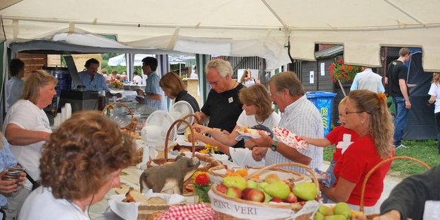 Der Brunch lockt jährlich tausende auf die Höfe. (Bild lid)