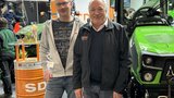 Christian Ruder von Ruder Traktoren AG aus Zihlschlacht mit Andreas Graf von der Same Deutz-Fahr Schweiz AG. (Bild: dc)