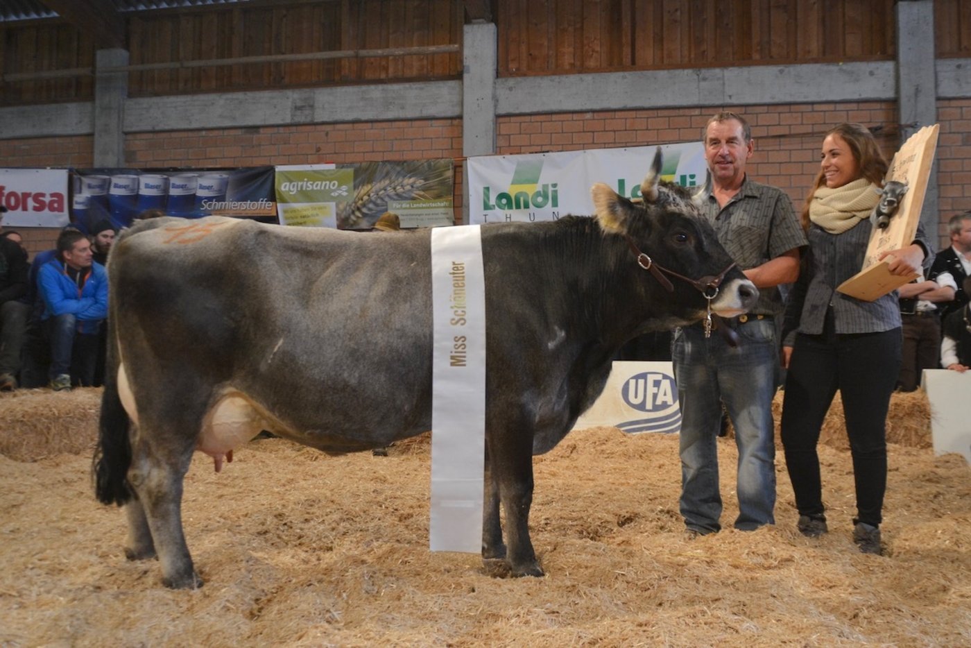 Tirolerin Natobb Gina von Franz Guntern aus Binn VS, wurde zur Miss Schöneuter gekürt.