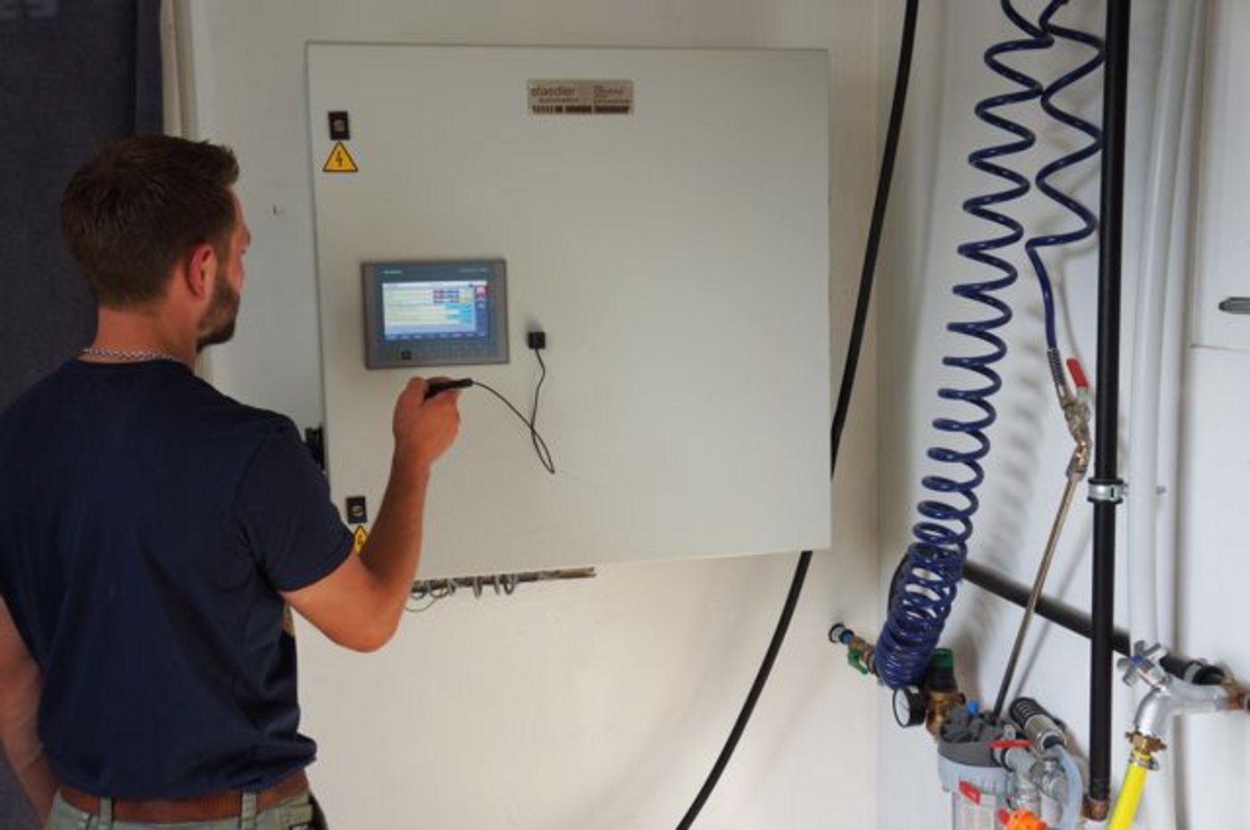 Den Vormaststall kann Tobias Leutenegger per Stick steuern.