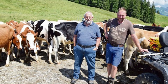 Fritz Trachsel (links) und der Viehzüchter Ueli Staudenmann von der «Warmen Seite». 